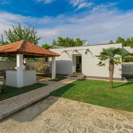 Holiday home Linda Pomer