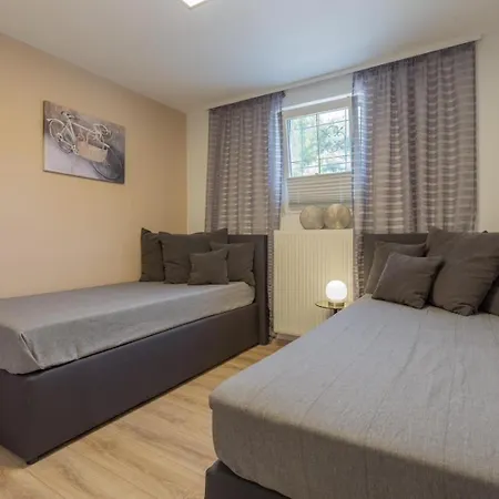 Linda Holiday home Pomer